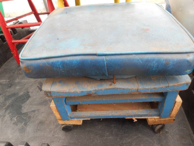 ROLLING SHOP STOOL