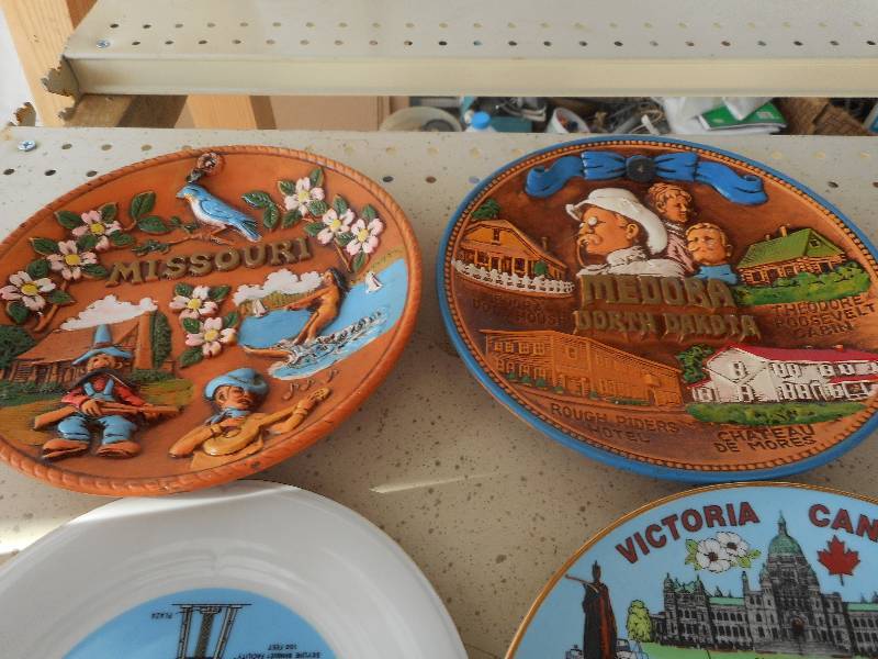 SET OF 4 COLLECTOR PLATES