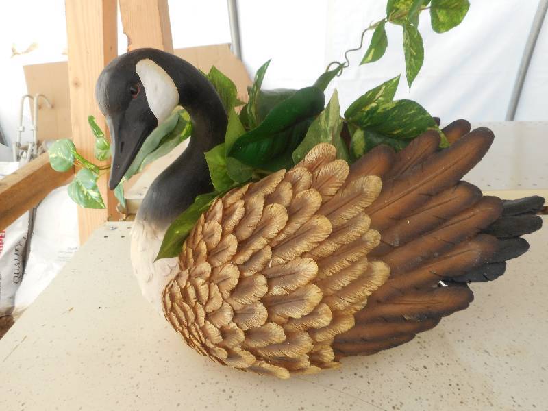 LARGE SWAN PLANTER