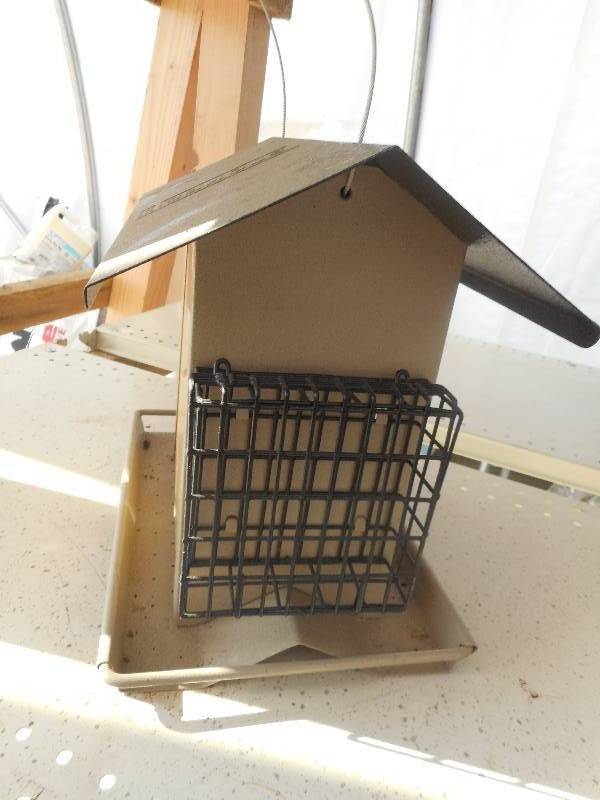 HOPPER BIRD FEEDER