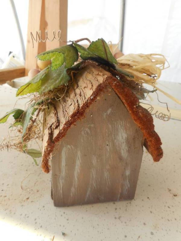 WOODEN BIRD DECORATION