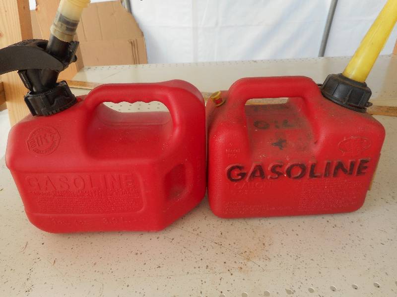 2 SMALL GAS CANS