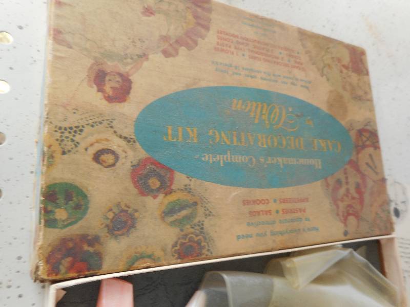 ANTIQUE DECORATING KIT