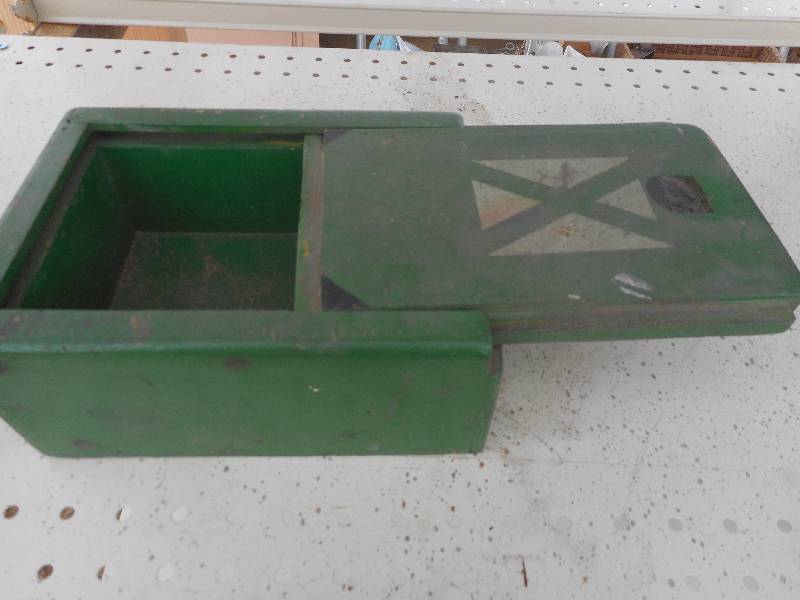VINTAGE WOOD BOX