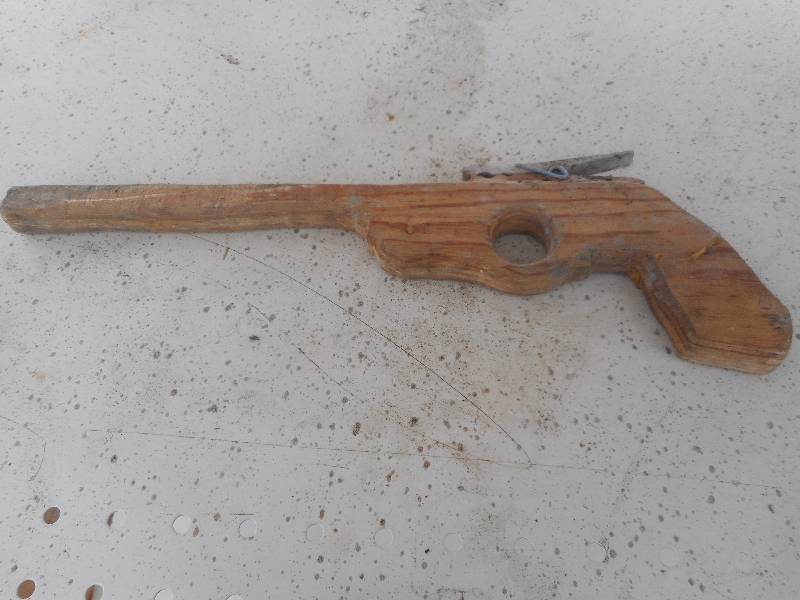 VINTAGE WOODEN CLOTHS PIN GUN