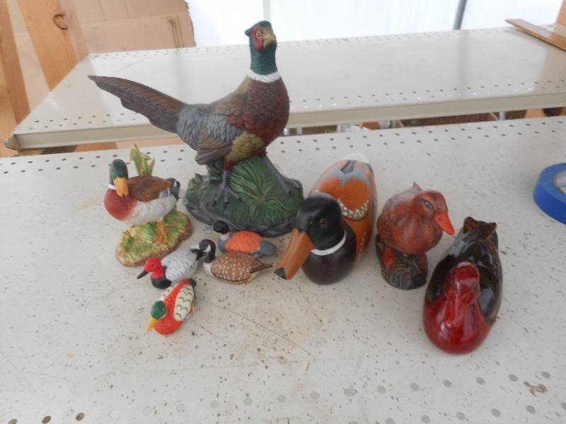 COLLECTIBLE KNICK NACKS