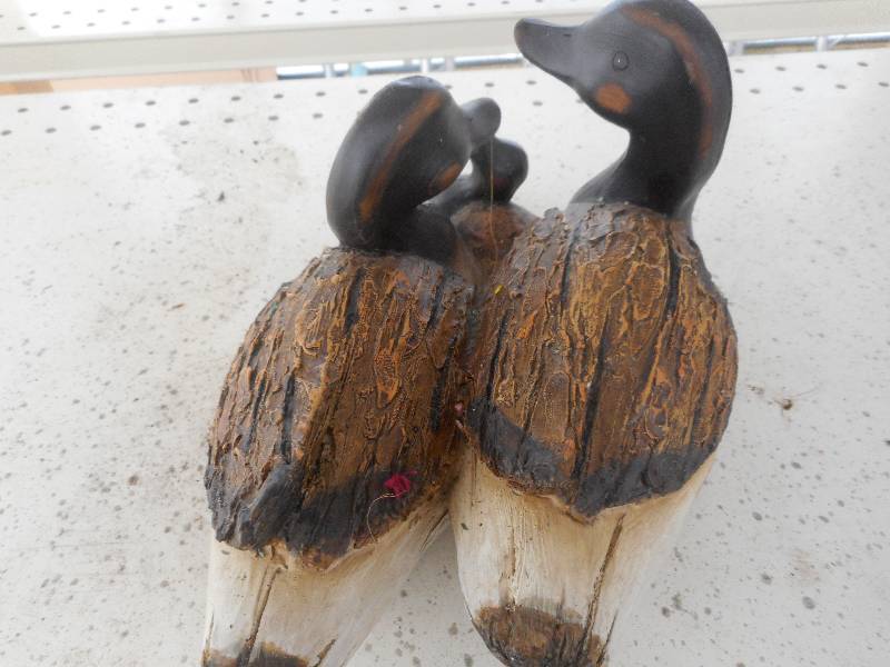 COLLECTIBLE DUCK DECOR