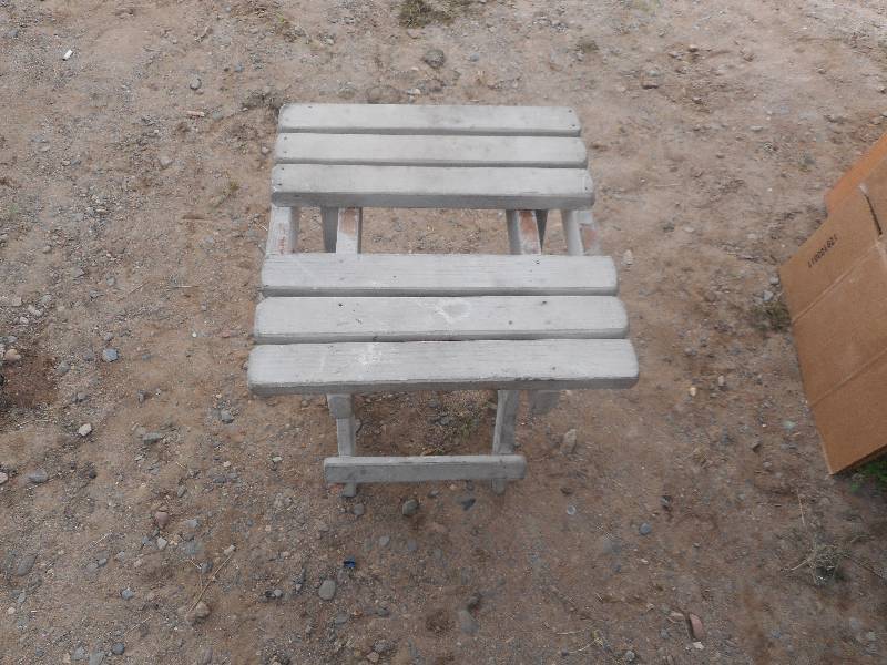 WOODEN SEAT