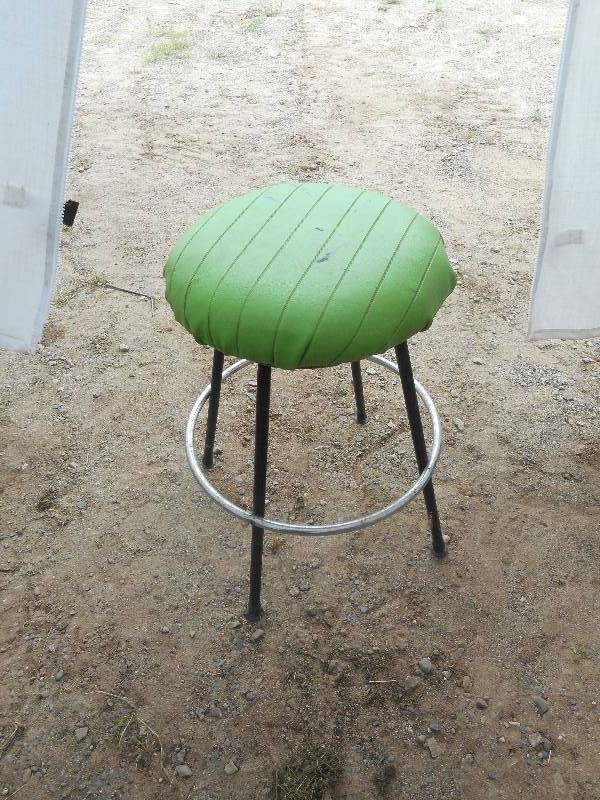 PADDED SHOP STOOL