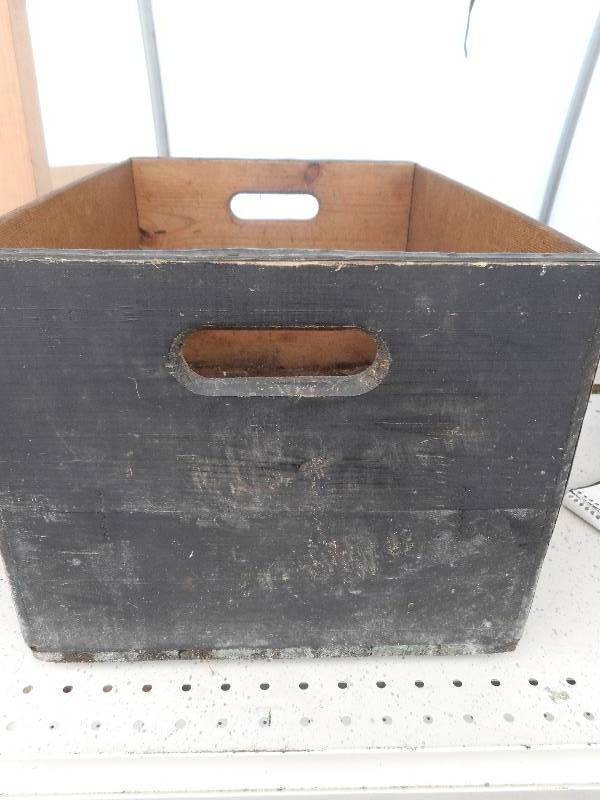 VINTAGE WOODEN CRATE