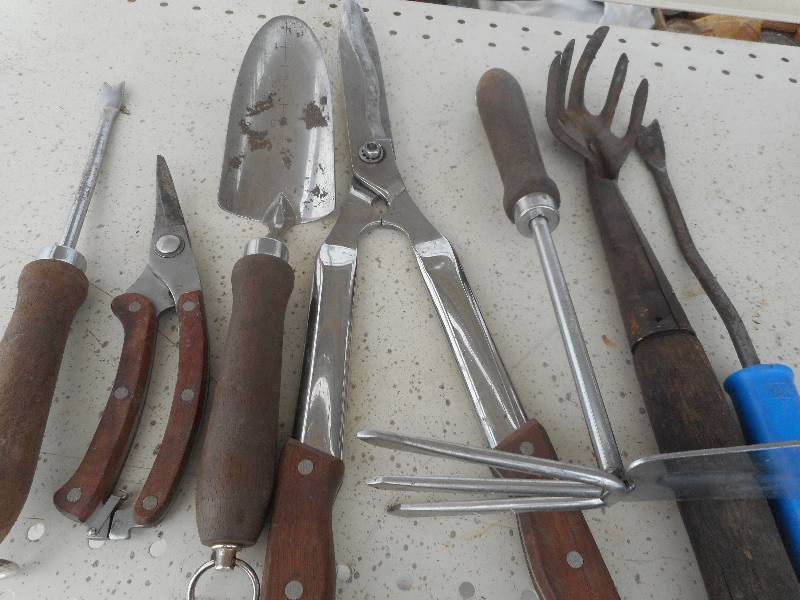 GARDENING TOOLS