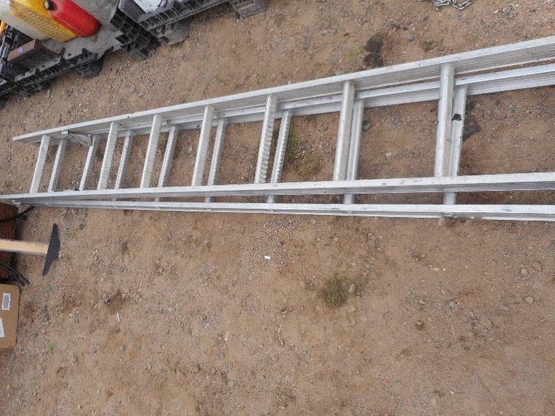 ALUMINUM EXTENSION LADDER