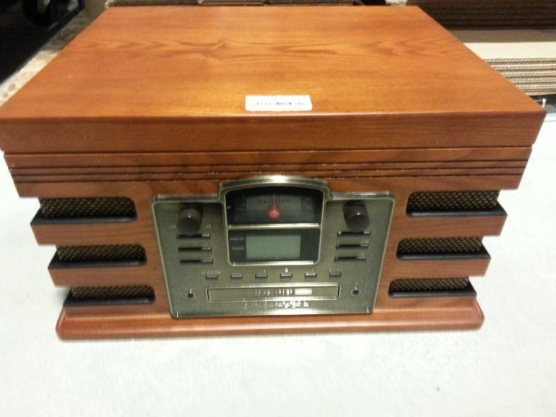 lot 11 image: Crosley CR246 Director CD Recorder AMFM Turntable