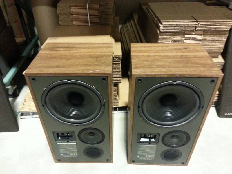 lot 22 image: Scott S310 Floor Speakers