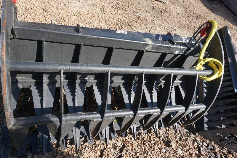 Universal Mount Bobcat Skid Loader Skid Steer 66 Root Rake Grapple Bucket
