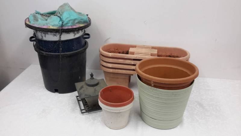 Gardening pots