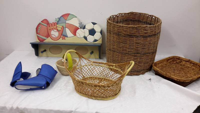 Baskets, shelf, leg brace