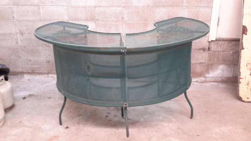 Outdoor patio bar