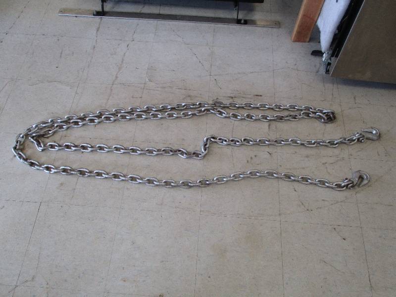 lot 75 image: Bucket & Chain