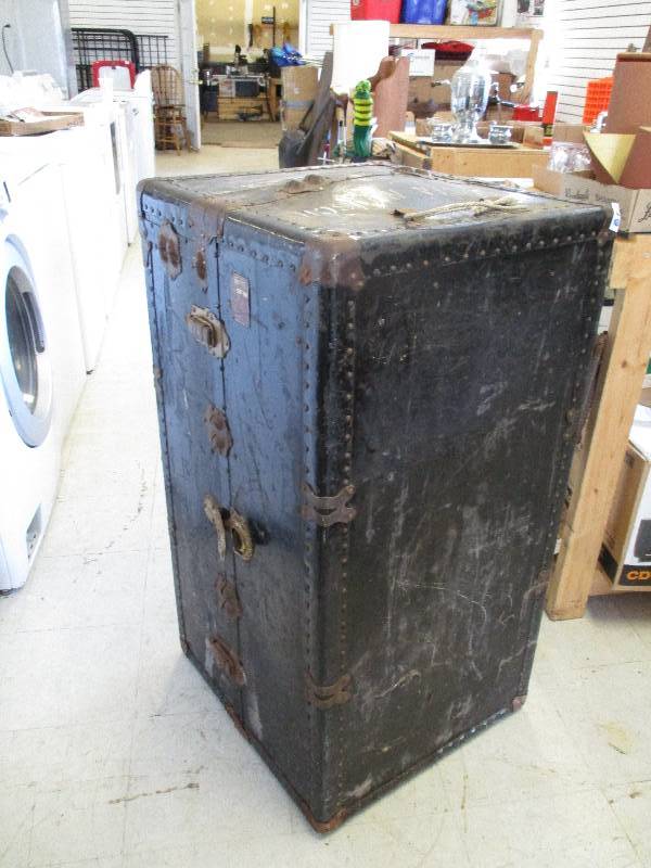 lot 81 image: Indestructo Luggage Chest