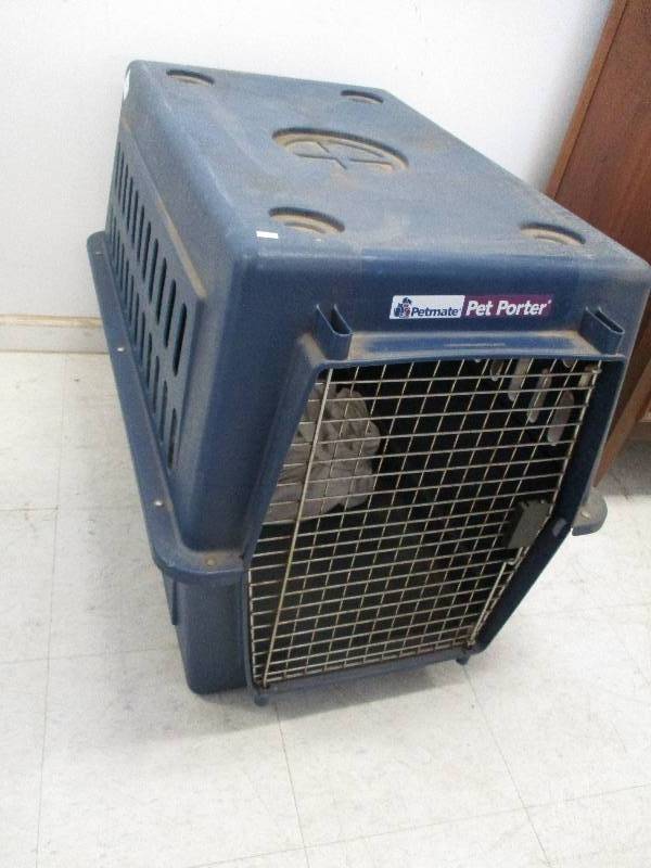 lot 3 image: Pet Kennel