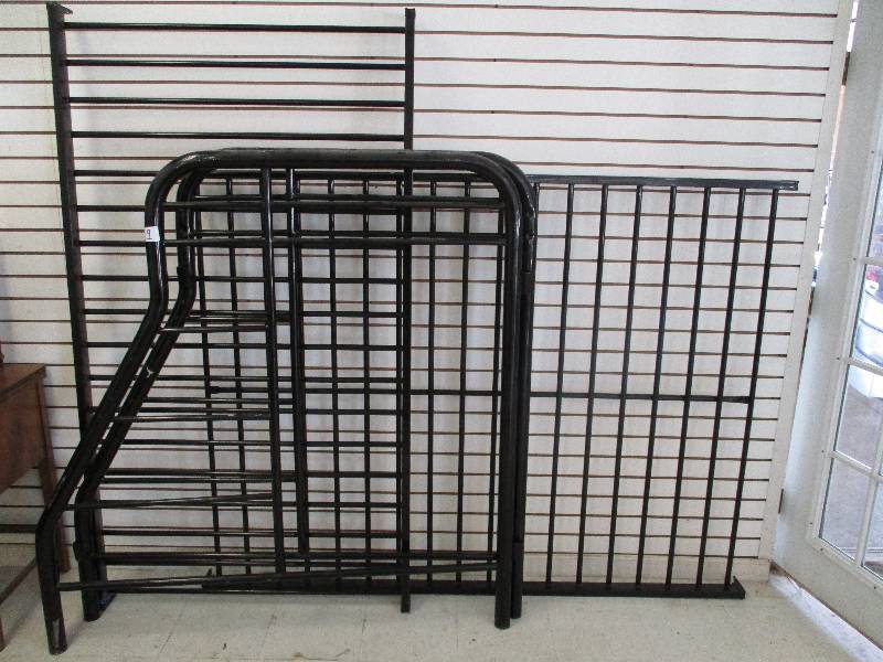 lot 9 image: Metal Bunk Bed Frame