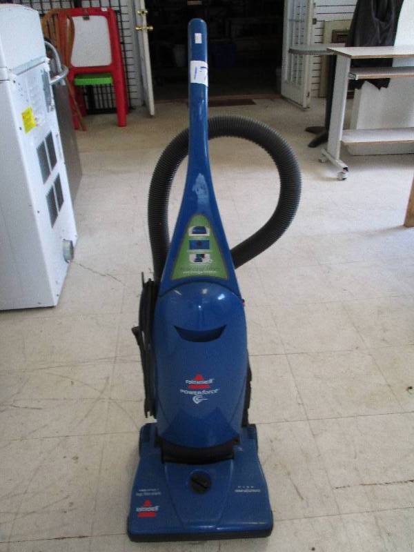lot 17 image: Vacuum Cleaner