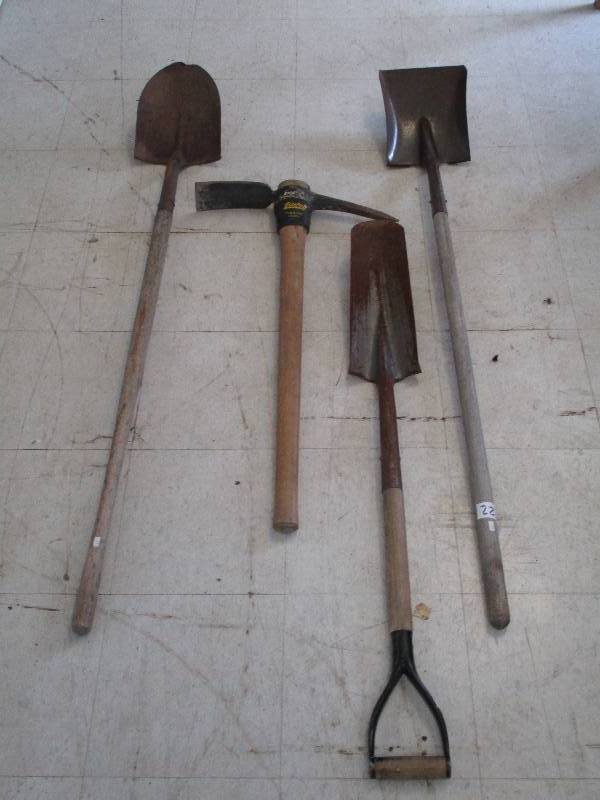lot 22 image: Digging Tools