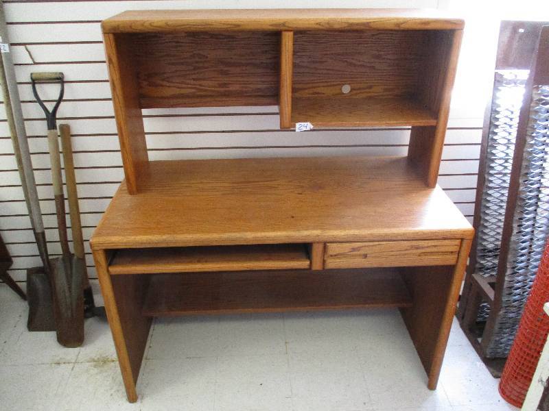 lot 24 image: Desk
