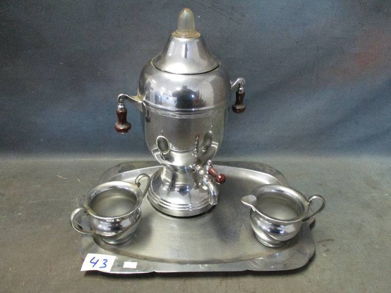 lot 43 image: Vintage Coffee Pot Set