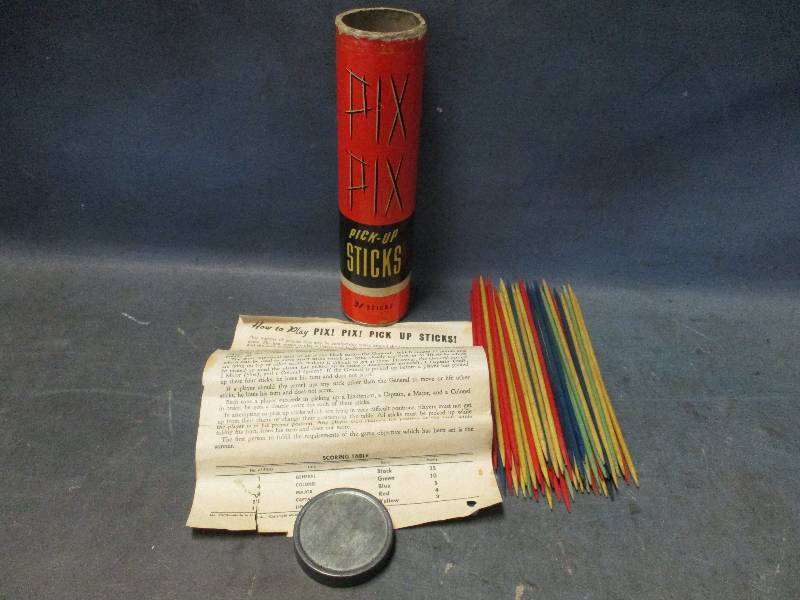 lot 44 image: Vintage Pick Up Sticks Game