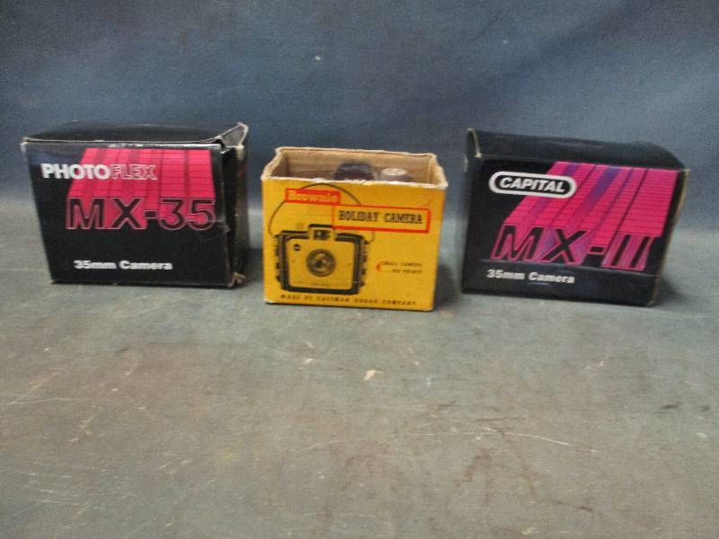 lot 46 image: Cameras (3)