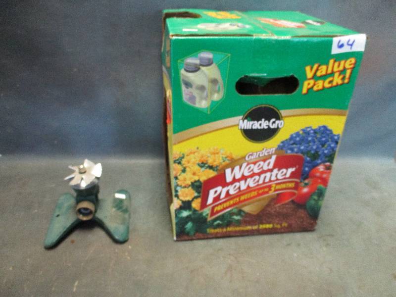 lot 64 image: Miracle-Gro Value Pack & Sprinkler