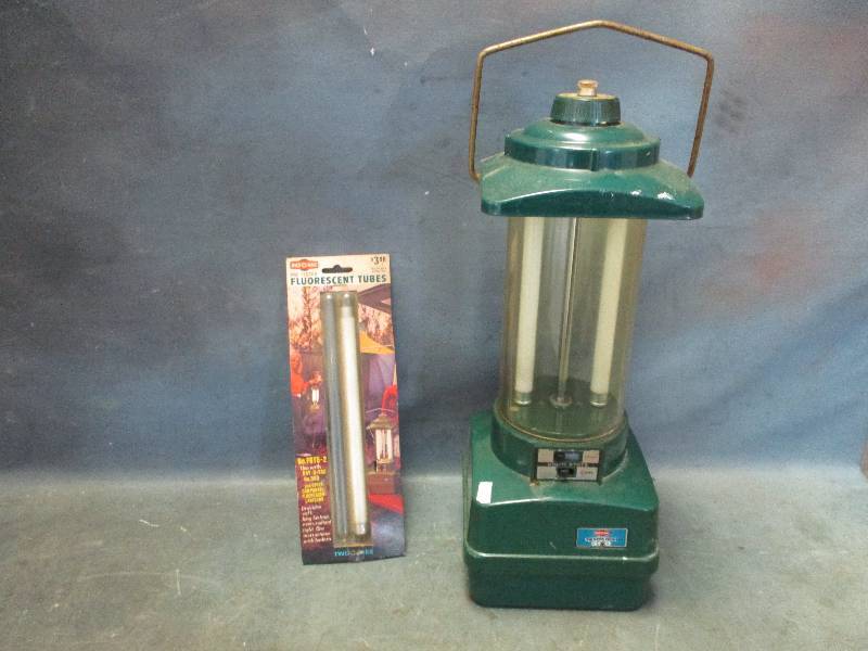 lot 68 image: Ray-O-Vac Sportsman 360 Lantern