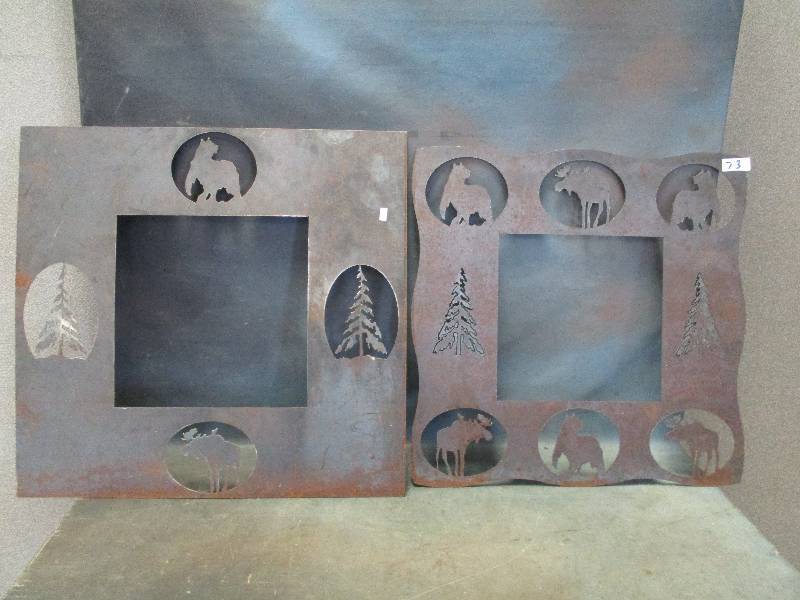 lot 73 image: 2 Piece Metal Decorations