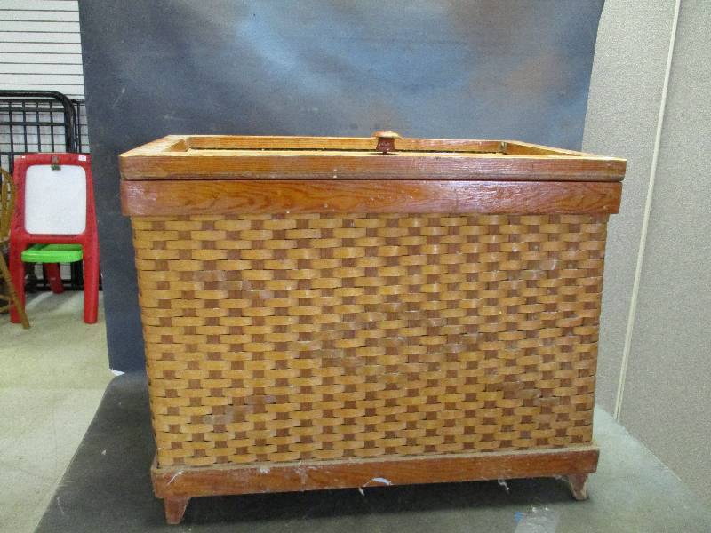 lot 80 image: Wicker Storage Box
