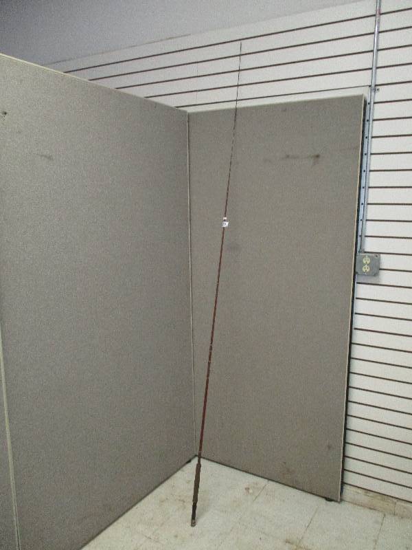 lot 83 image: Shakespeare Fiber Glass 3 Piece Fishing Pole