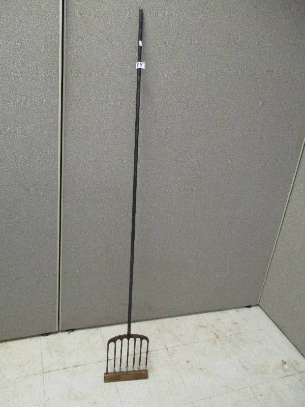 lot 84 image: Fishing Spear
