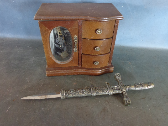 lot 117 image: Dagger & Jewelry Box