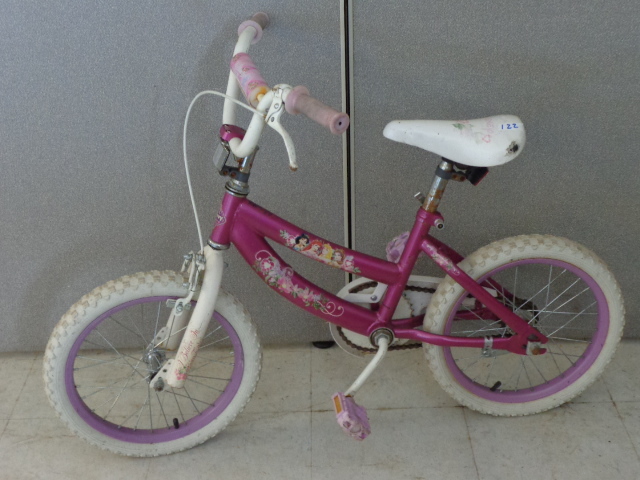 lot 122 image: Disney Princess Bike