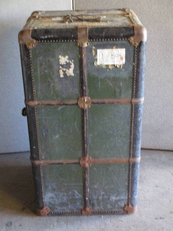 lot 125 image: Vintage Trunk
