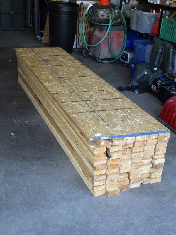 lot 127 image: 2 x 4s & A Piece Of Wood