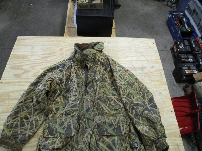 lot 135 image: Camo Bags & Jacket