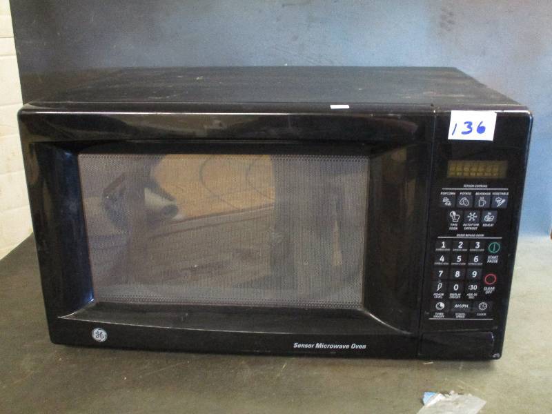 lot 136 image: GE Microwave