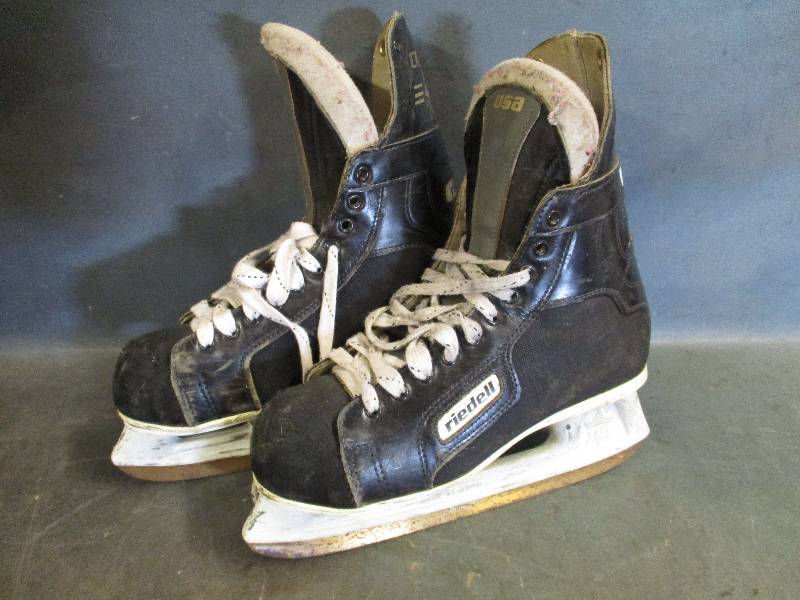 lot 140 image: Riedell Hockey Skates