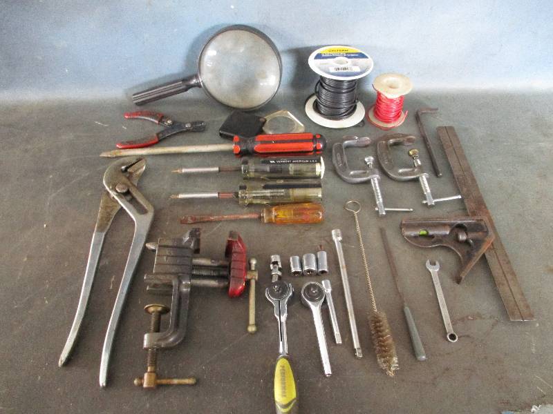 lot 93 image: Assortment Of Tools & Wire