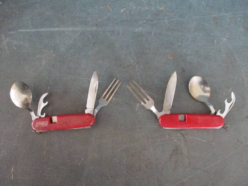 lot 110 image: 2 Coleman Knives