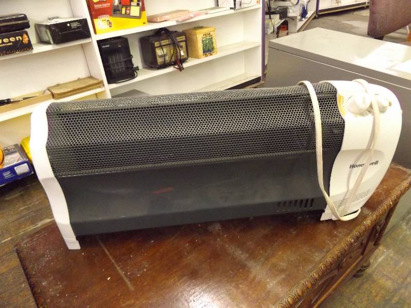 lot 62 image: Honeywell Heater