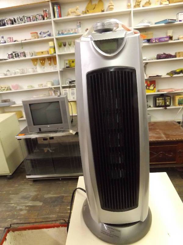 lot 75 image: Floor Heater