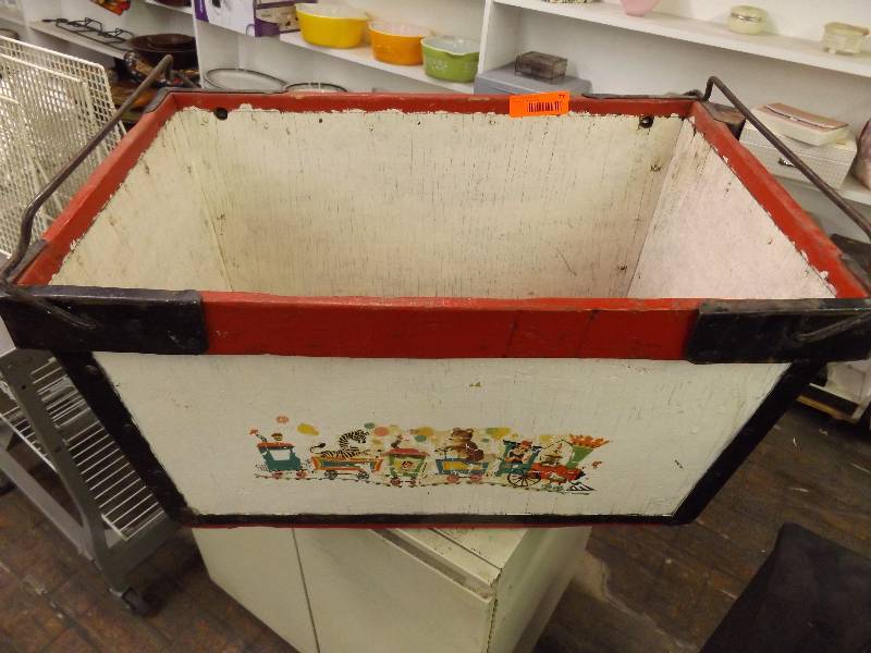 lot 77 image: Toy Box